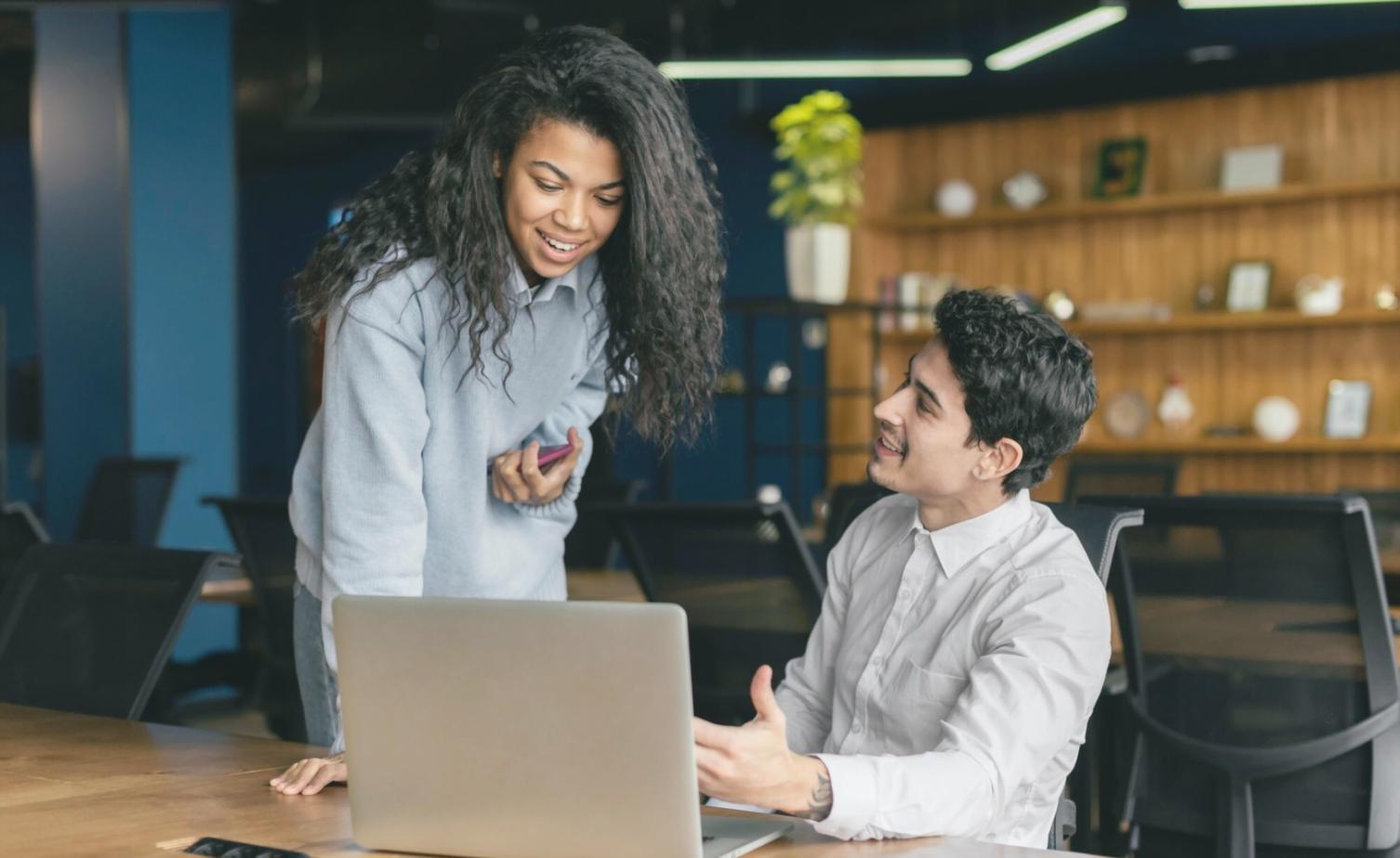 Notre équipe travaillant ensemble sur des solutions de sécurité bancaire